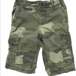 GAP Long Cargo Camo Shorts